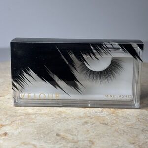 Velour Vegan Mink Luxe Lashes‎ in Run The World NEW In A Box